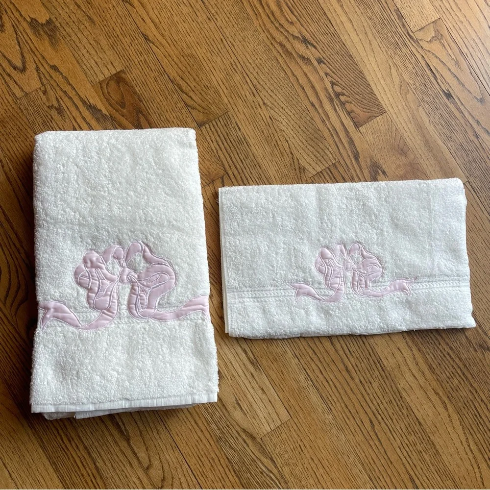 Abouchar White 100% Cotton Towel Set with Pink Embroidered Bow Appliques